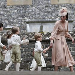 Kate Middleton riñe a los pajes de la boda de Pippa Middleton y James Matthews por las travesuras del Príncipe Jorge