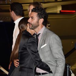 Eva Longoria muy cariñosa con Jose Antonio Baston en la fiesta de L'Oreal en Cannes 2017