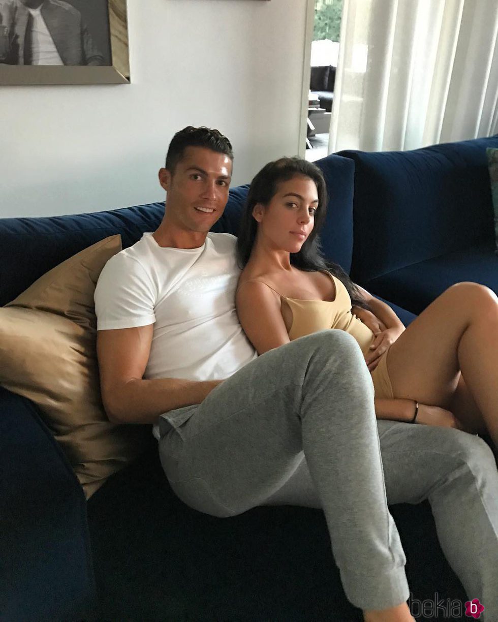 Cristiano Ronaldo y Georgina Rodríguez posando juntos por primera vez en Instagram