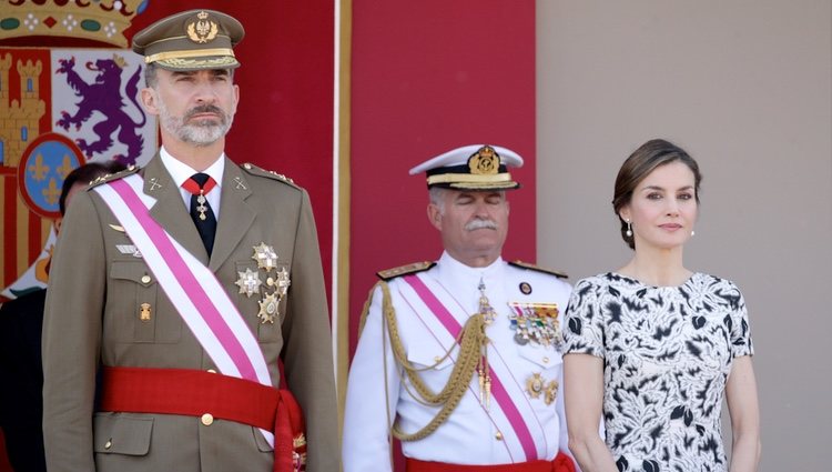 Los Reyes Felipe y Letizia en el desfile del Día de las Fuerzas Armadas 2017
