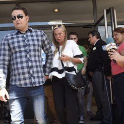 Belén Esteban y su novio Miguel saliendo de la primera sesión del juicio contra Toño Sanchís