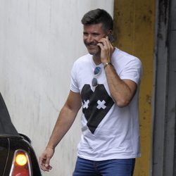 Toño Sanchís hablando por teléfono mientras en Torrejón de Ardoz se celebraba el juicio de su procedimiento con Belén Esteban