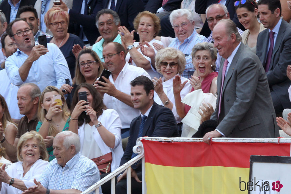 El Rey Juan Carlos, aclamado en una corrida de toros en las Ventas