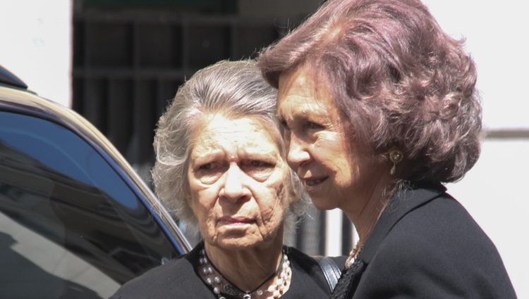 La Reina Sofía e Irene de Grecia en el funeral de Alexandros Goulandris