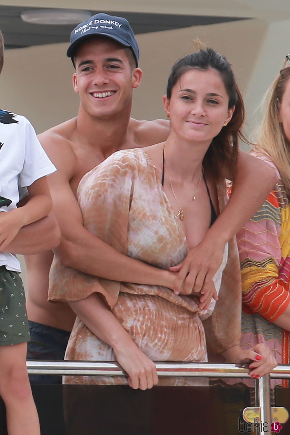 Lucas Vázquez y su novia disfrutando del mar en Ibiza