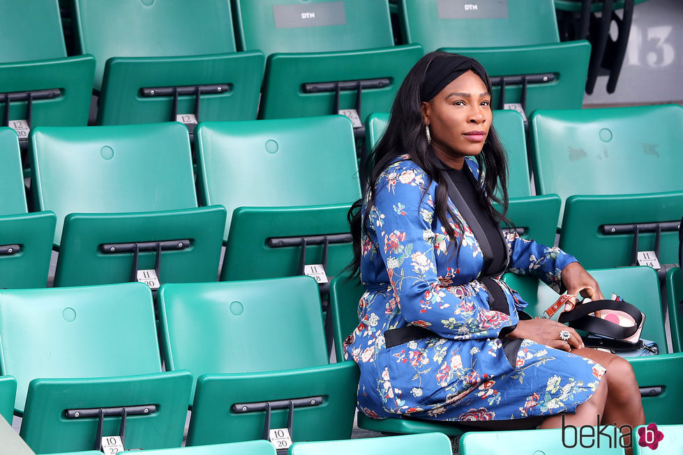 La tenista Serena Williams luce barriguita en Roland Garros