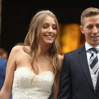 Iker Muniain y Andrea Sesma tras convertirse en marido y mujer en una romántica boda en Bilbao
