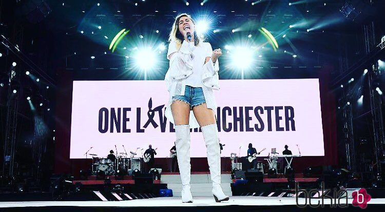 Miley Cyrus durante su actuación en el concierto One Love Manchester