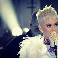 Katy Perry canta 'Part Of Me' en el concierto One Love Manchester