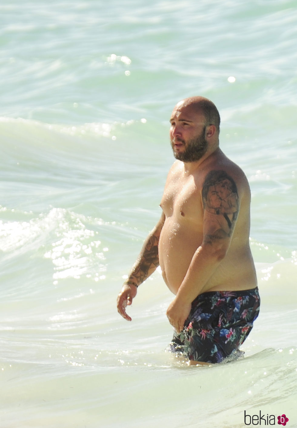 Kiko Rivera luciendo torso en las playas de Punta Cana