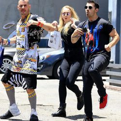 Joe Jonas y Sophie Tuner divirtiéndose por las calles de Los Ángeles