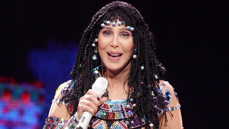 Cher cantando en su tour Dressed to Kill 2014