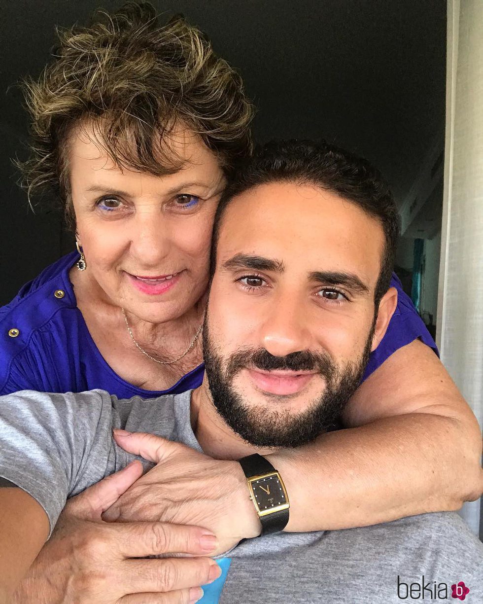 Eliad Cohen con su madre en Tel Aviv