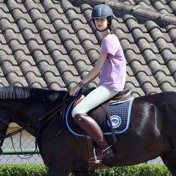 Victoria de Marichalar montando a caballo en Estepona