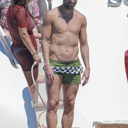 Cesc Fàbregas con el torso desnudo en Ibiza