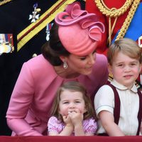 Kate Middleton muy atenta de sus hijos en la tradicional Trooping The Colour