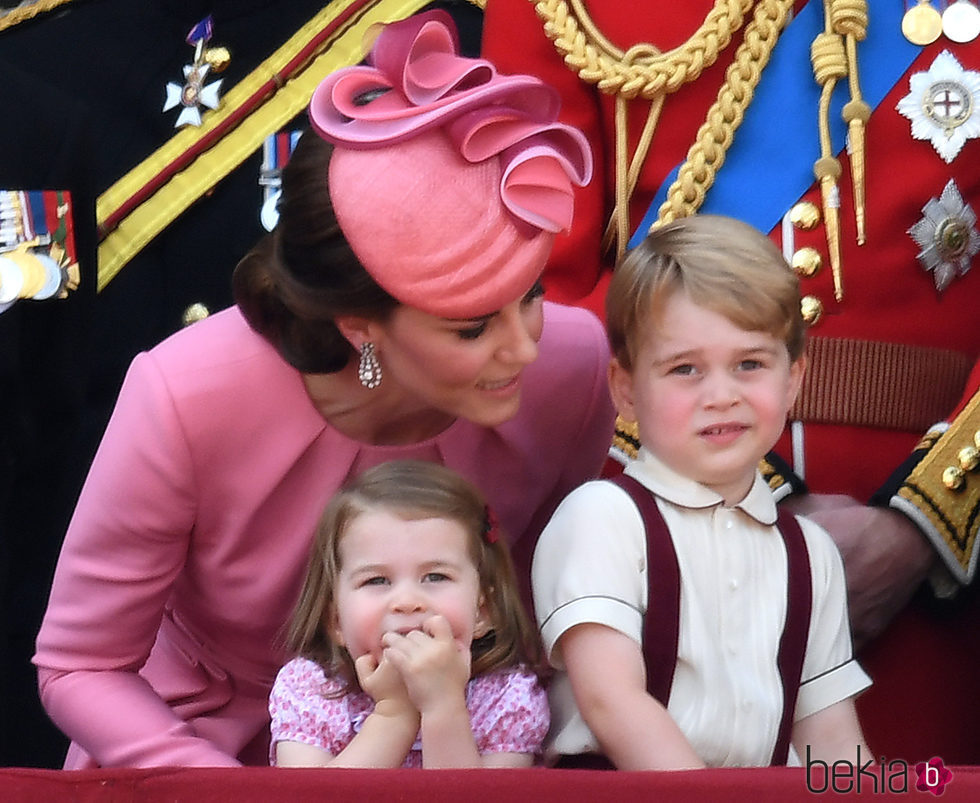 Kate Middleton muy atenta de sus hijos en la tradicional Trooping The Colour