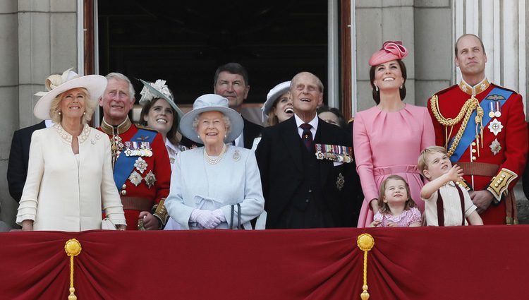 La Familia Real inglesa en el tradicional Trooping the Colour al completo