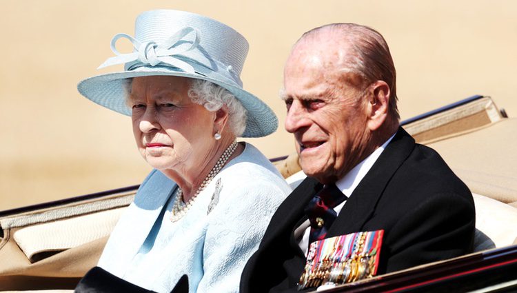 La Reina Isabel II y el Duque de Edimburgo en la tradicional Trooping The Colour