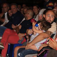 Kiko Rivera con su hija Ana en el concierto de Isabel Pantoja en Sevilla