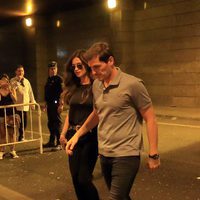 Iker Casillas y Sara Carbonero entrando en el concierto 'Más es Más'