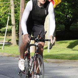 Iñaki Urdangarin montando en bicicleta