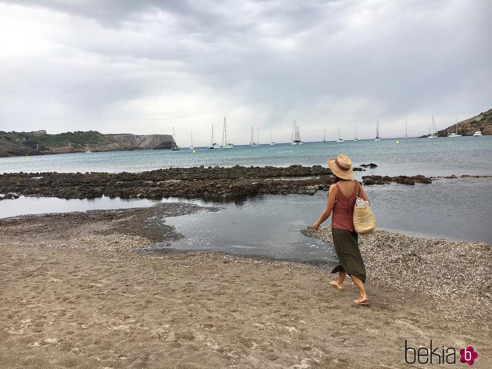 Sara Carbonero paseando por Menorca durante sus vacaciones de verano 2017