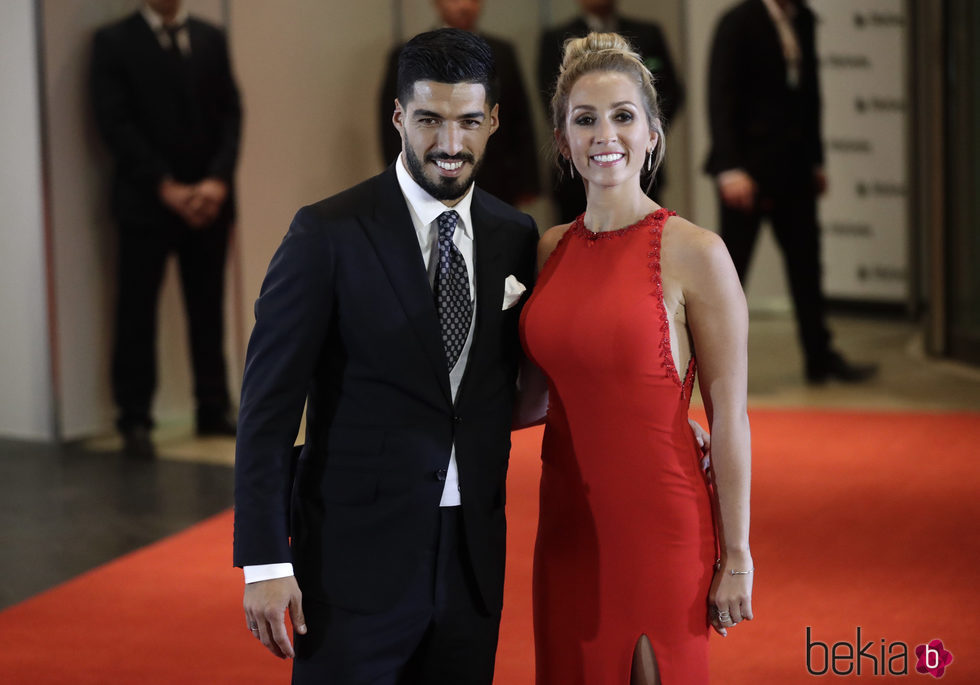 Luis Suárez y Sofía Balbi en la boda de Leo Messi y Antonella Roccuzzo