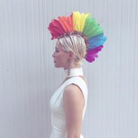 Soraya Arnelas con una corona de plumas para su actuación en el World Pride 2017