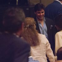 Fran Rivera saludando a la Infanta Elena y a Victoria Federica durante un concierto