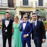 Dani Martínez, Iker Muniain, su pareja Andrea Sesma y Canco Rodríguez en la boda de Sergio Llul y Almudena Cánovas