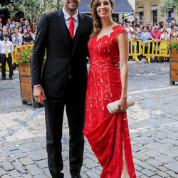 Felipe Reyes y su mujer Kirenia Cabrera en la boda de Sergio Llul y Almudena Cánovas