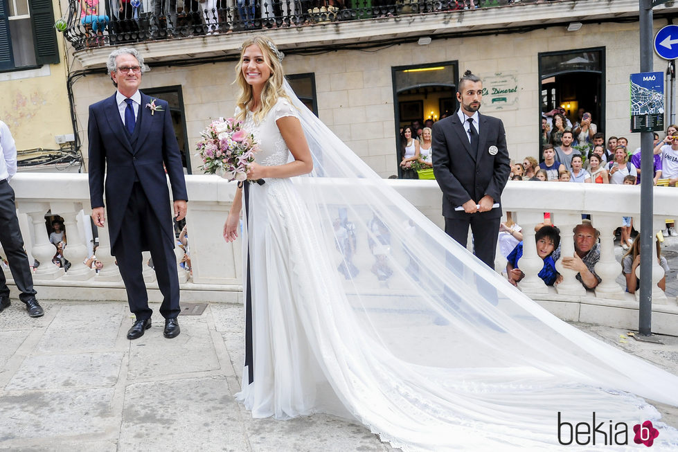 Almudena Cánovas llega a su boda con Sergio Llul