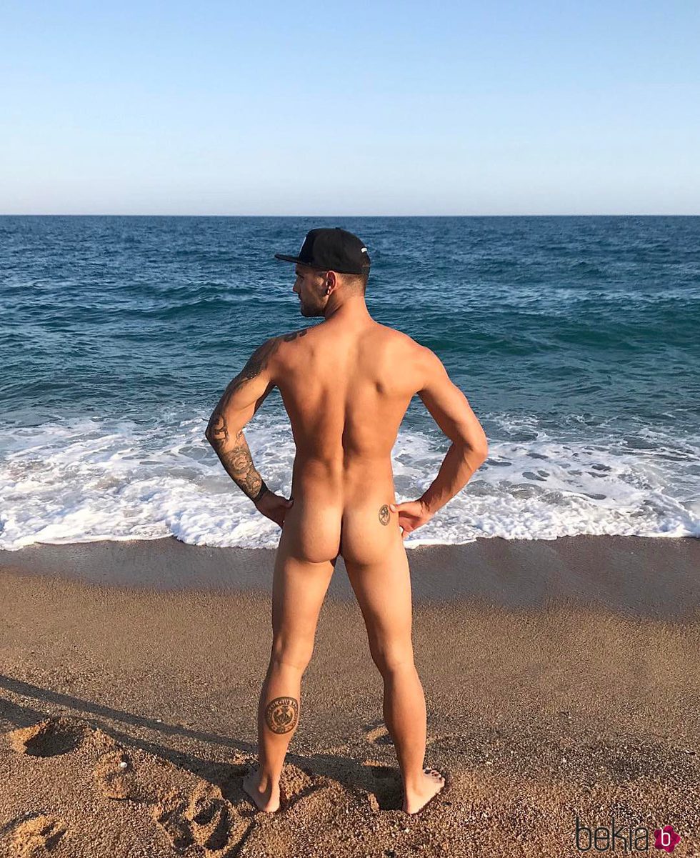 Albert Barranco desnudo en la playa