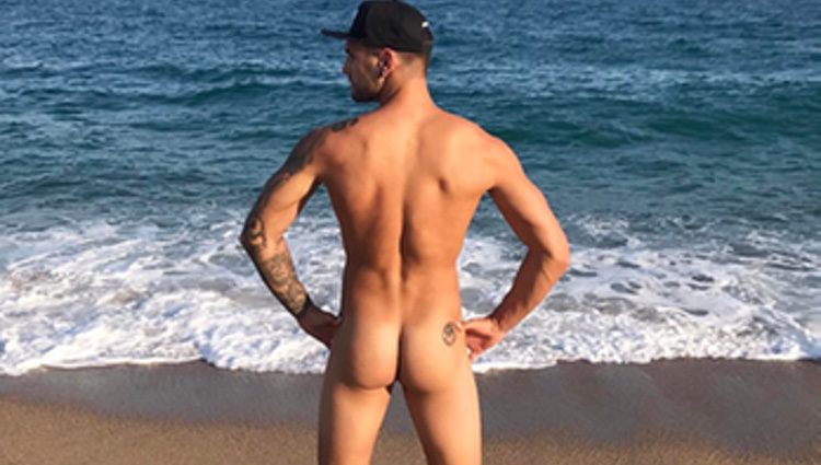 Albert Barranco desnudo en la playa