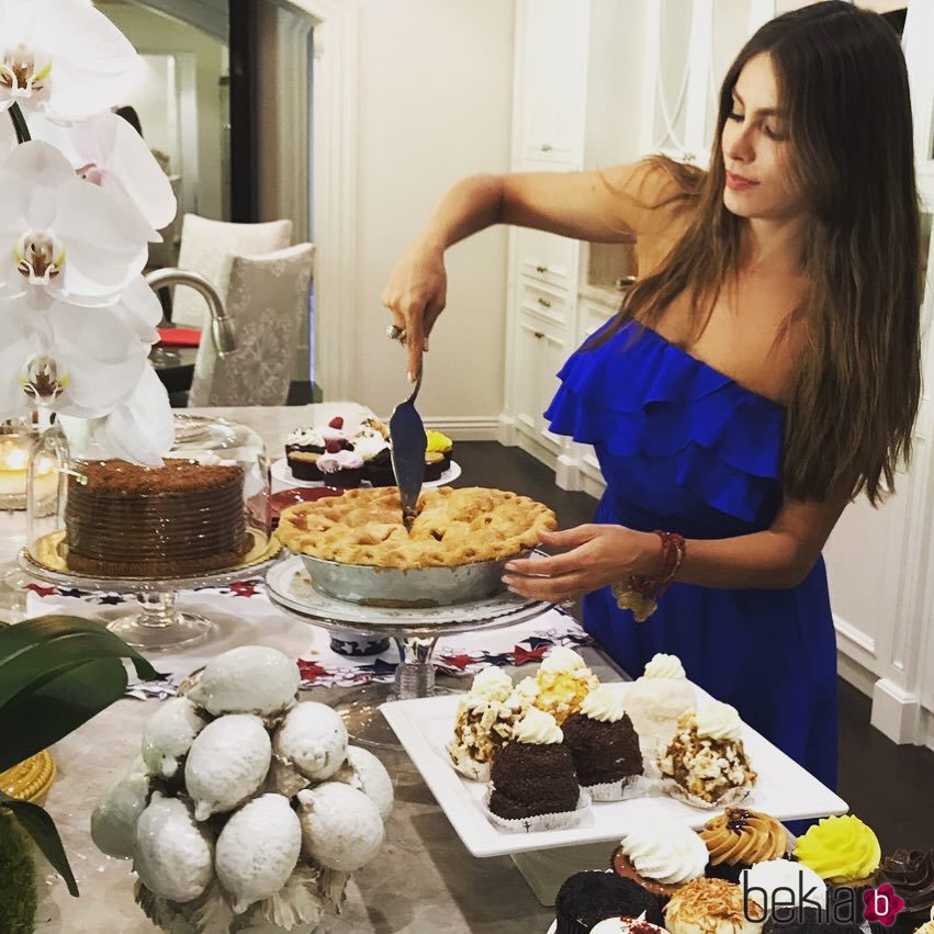 La actriz Sofía Vergara cocina para su familia en la fiesta del 4 de julio