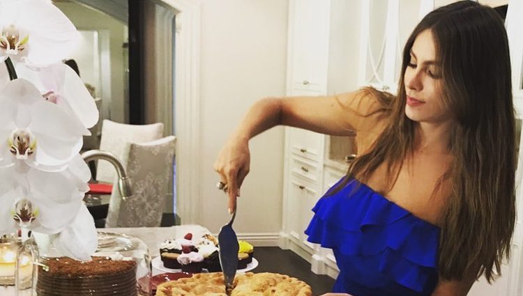 La actriz Sofía Vergara cocina para su familia en la fiesta del 4 de julio