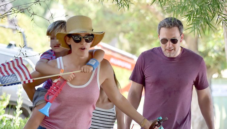 Jennifer Garner y Ben Affleck con sus hijos en el 4 de julio de 2017