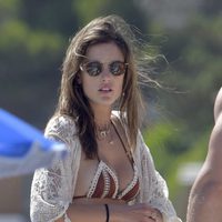 Alessandra Ambrosio pasando sus vacaciones en Ibiza
