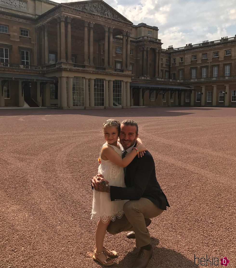 David Beckham y su hija Harper Seven en el Buckingham Palace