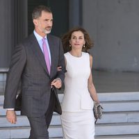 Los Reyes Felipe y Letizia en su despedida en Barajas al comienzo de su Viaje de Estado a Reino Unido