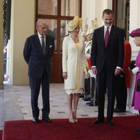 Los Reyes Felipe y Letizia llegan a Buckingham Palace con la Reina Isabel y el Duque de Edimburgo en su Viaje de Estado a Reino Unido