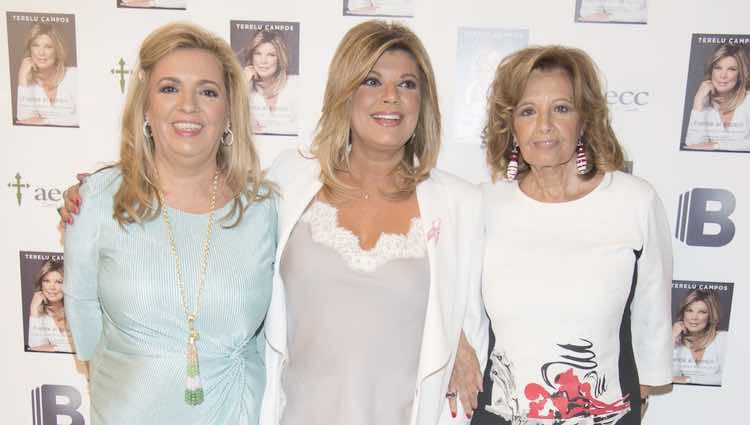 Carmen Borrego, Terelu Campos y María Teresa Campos en la presentación del libro 'Frente al espejo'