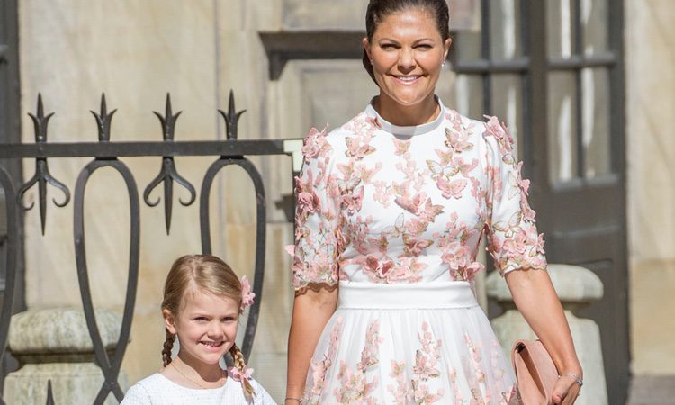 Victoria de Suecia con su hija Estela en la celebración de su 40 cumpleaños