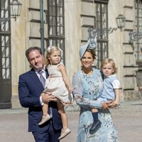 Magdalena de Suecia y Chris O'Neill con la Princesa Leonor y el Príncipe Nicolás en el 40 cumpleaños de Victoria de Suecia