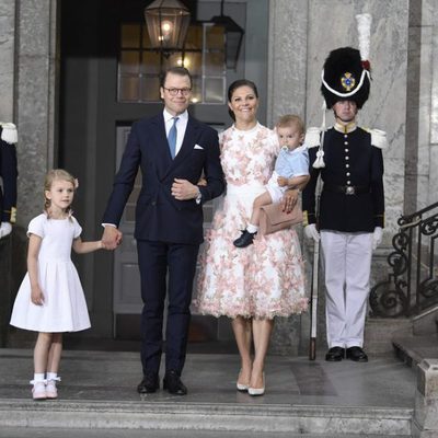 Victoria de Suecia con el Príncipe Daniel y sus hijos Estela y Oscar de Suecia en su 40 cumpleaños