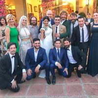 Canco Rodríguez, su mujer Marta Nogal y muchos amigos durante su boda
