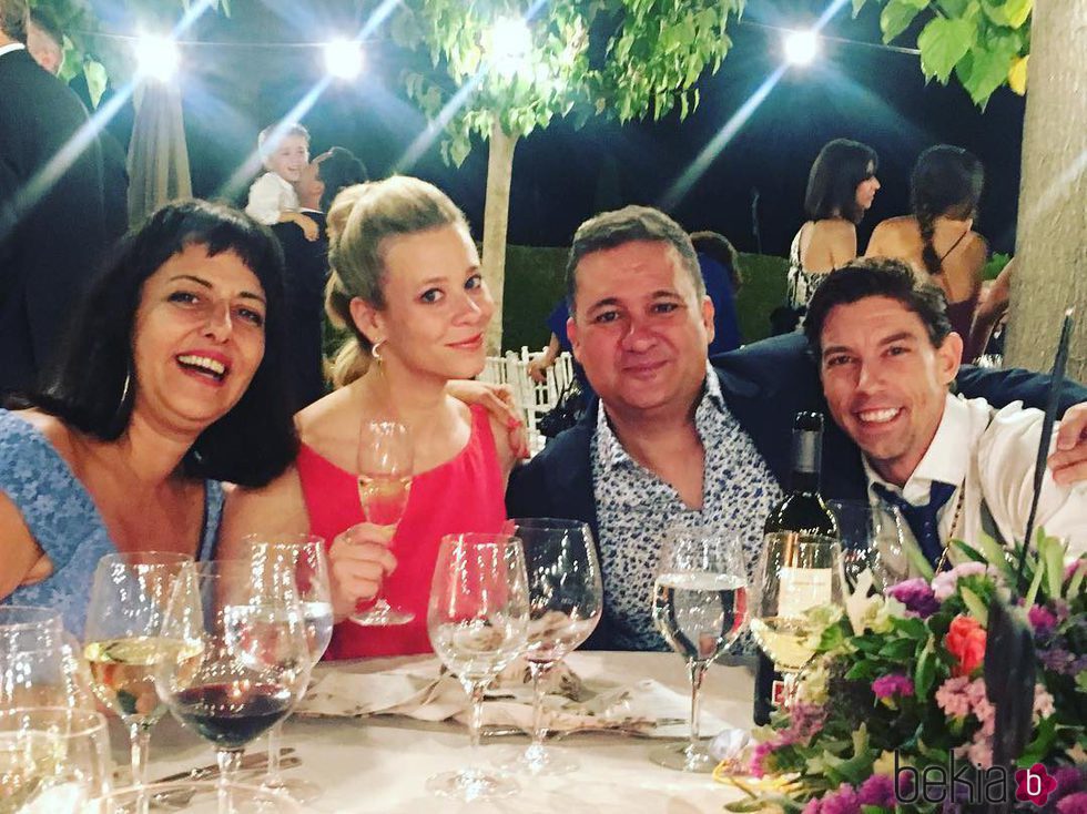 Secun de la Rosa, Yolanda Ramos y Adrián Lastra en la boda de Canco Rodríguez