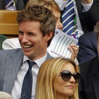 Eddie Redmayne uy Hugh Grant en la final masculina de Wimbledon 2017