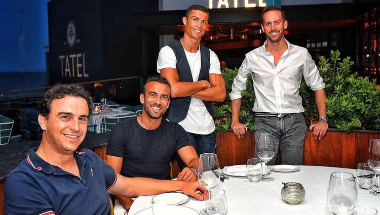 Cristiano Ronaldo con sus socios de su nuevo restaurante en Ibiza